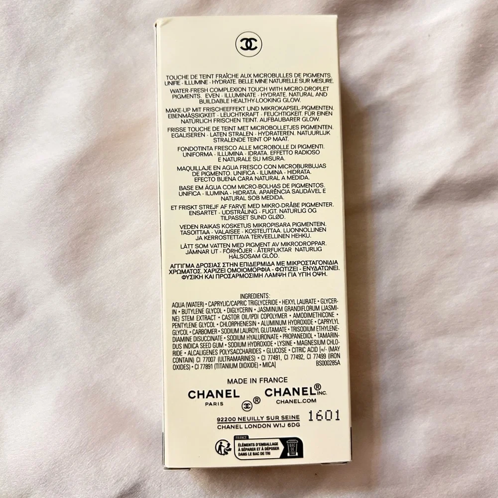 CHANEL Les Beiges Water-Fresh Concealer - Picture 3 of 8